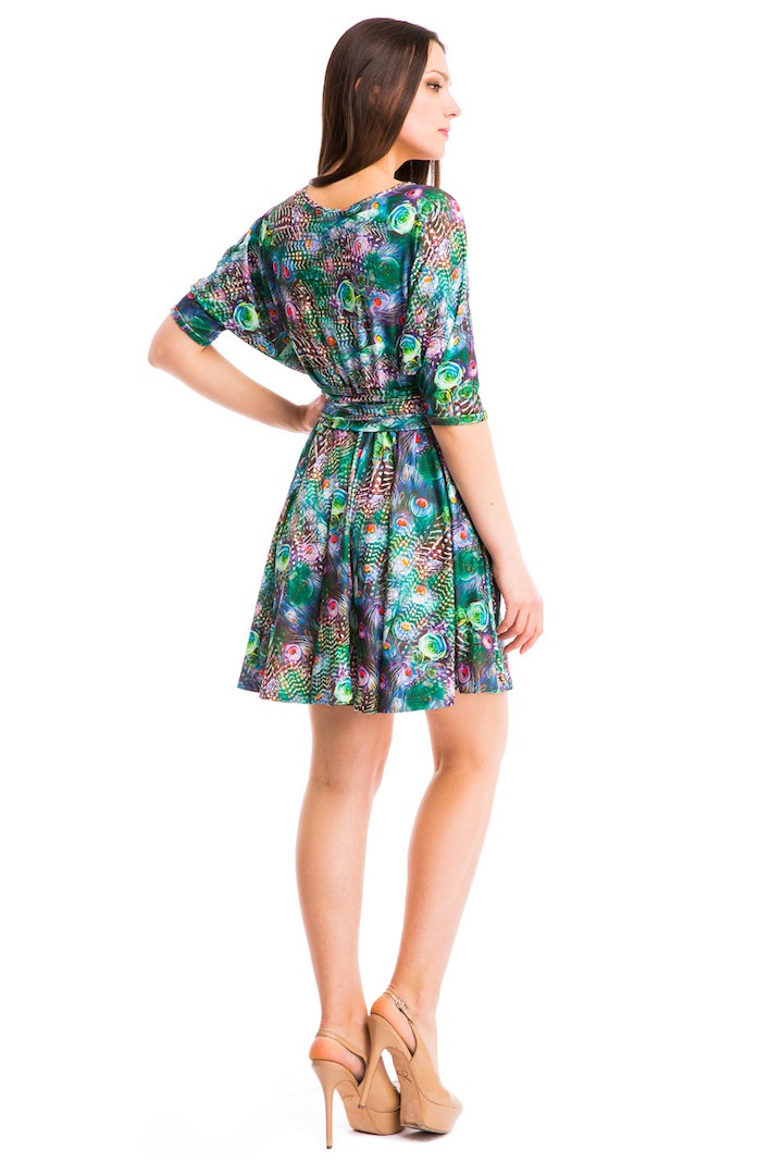 Фото товара 7017, зеленое платье на лето с принтом перо павлина